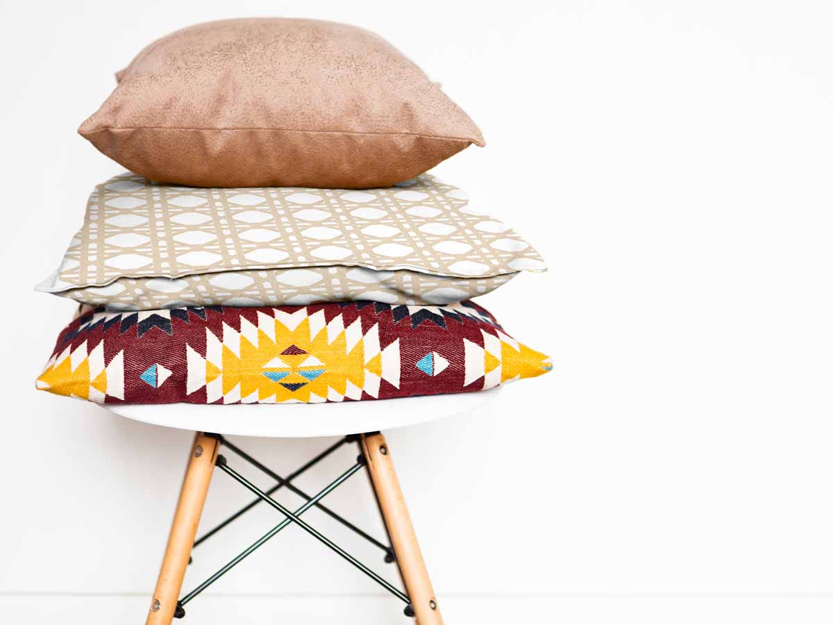 Gezondheidskussen wit met cirkels beige