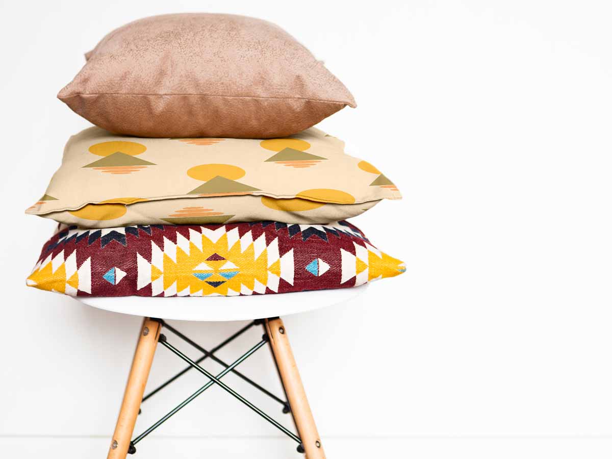 Gezondheidskussen met gele vormen