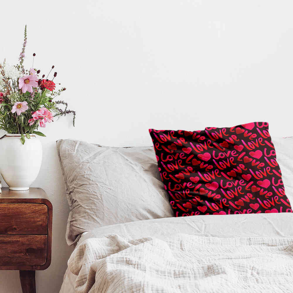 Gezondheidskussen Zwart met opschrift Love