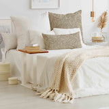 Gezondheidskussen beige met bladvorm zwart