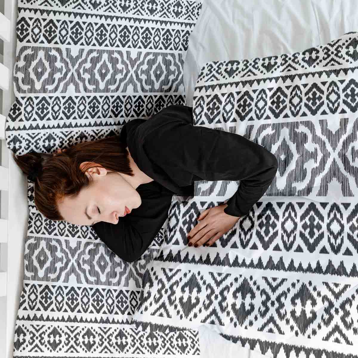 Therapiedekens beddengoedset met zwarte vormen