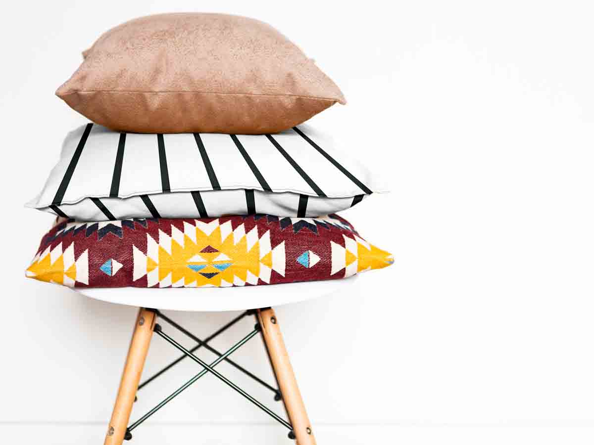 Gezondheidskussen wit met zwarte strepen