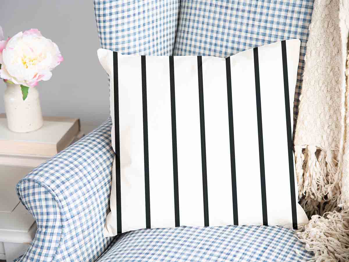 Gezondheidskussen wit met zwarte strepen