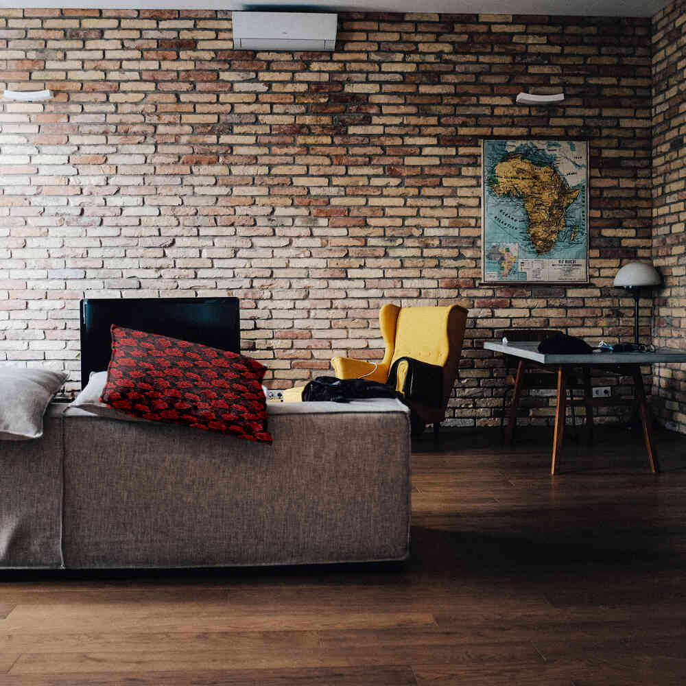 Gezondheidskussen zwart met rode rozen