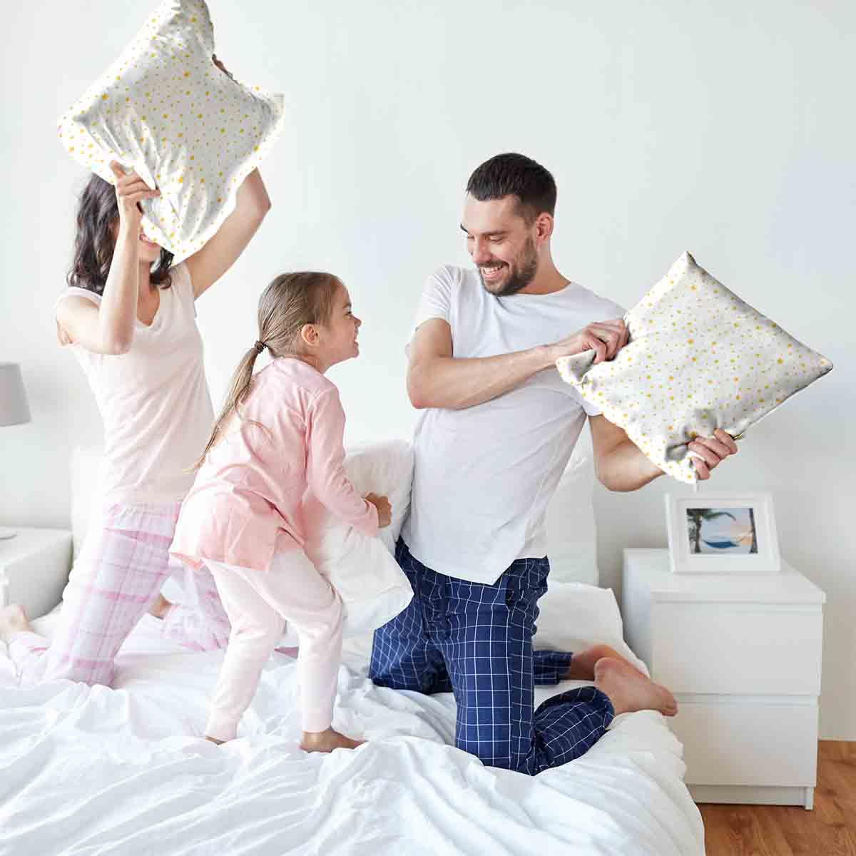 Gezondheidskussen wit met gele sterren