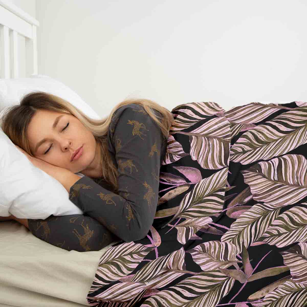 Therapiedekens beddengoed set zwart met paarse bladeren