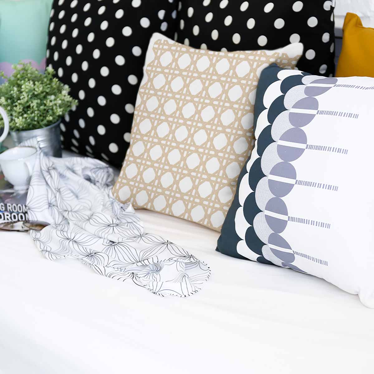 Gezondheidskussen wit met cirkels beige