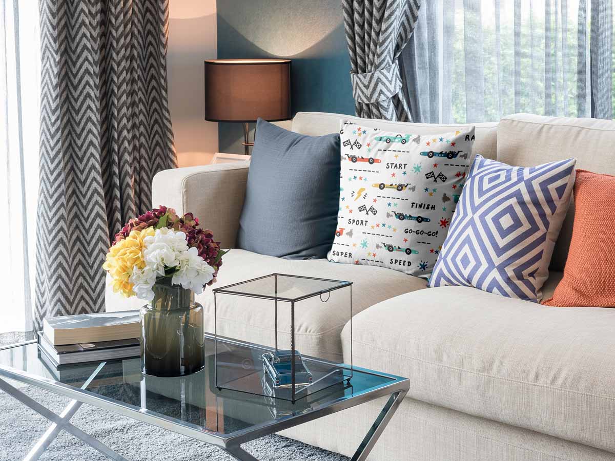 Gezondheidskussen wit met raceauto's