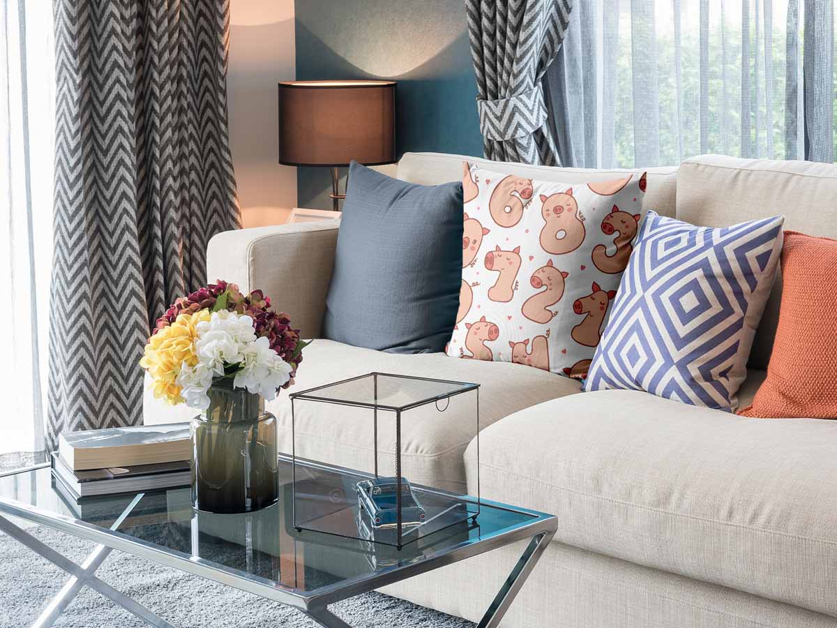 Gesundheitskissen Weiß mit Zahlen und Schweinen