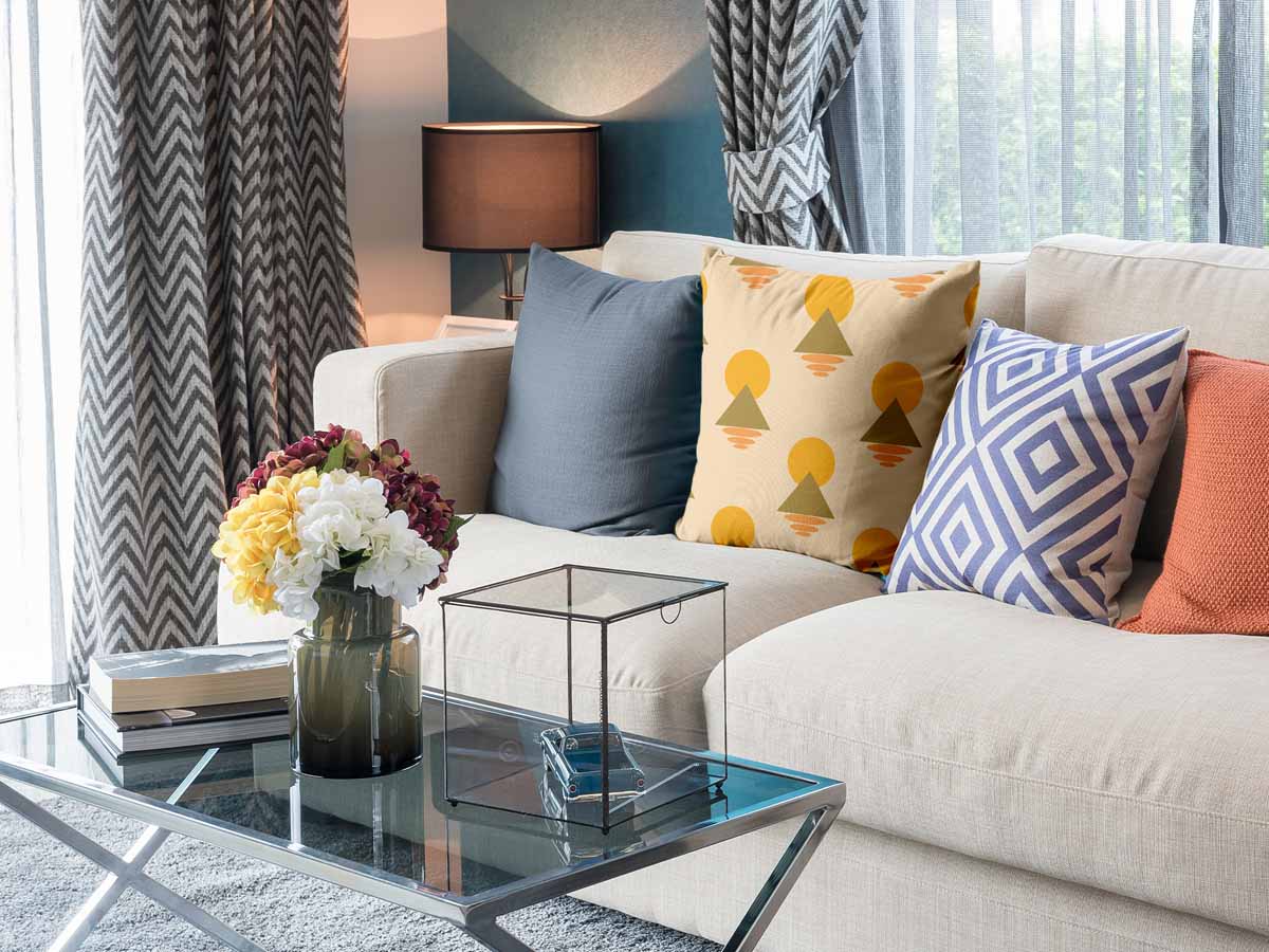 Gezondheidskussen met gele vormen