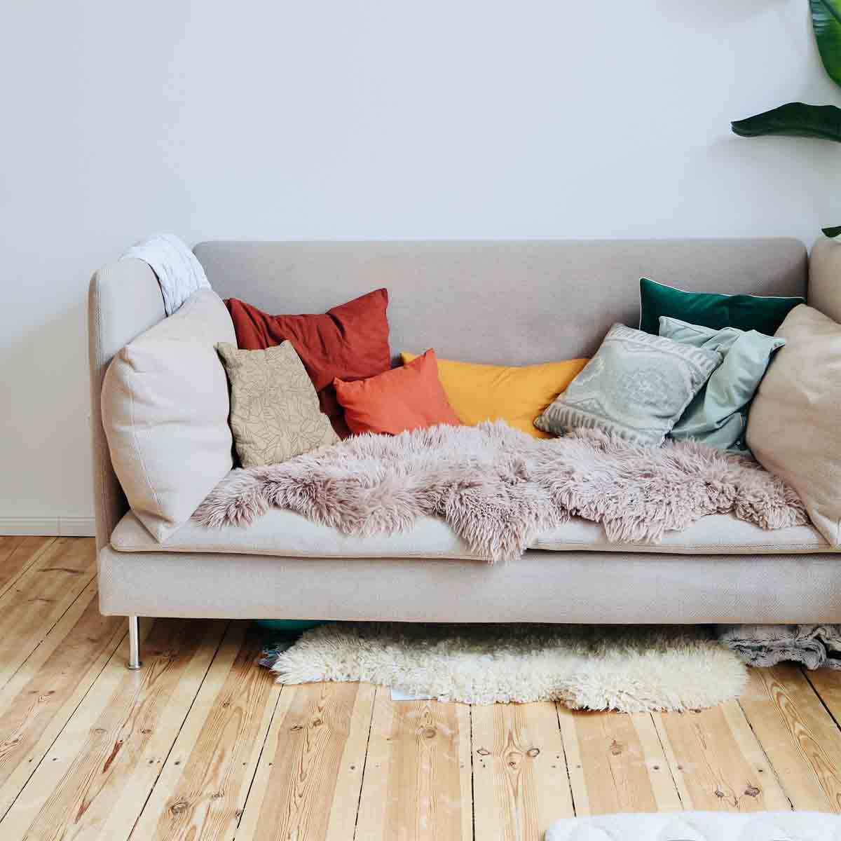 Gesundheitskissen Beige mit Blattform Schwarz