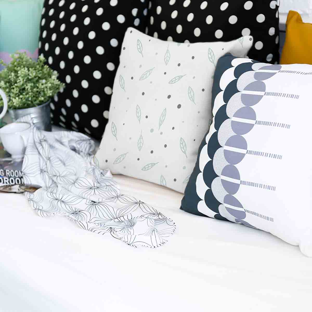 Gezondheidskussen wit met veren en stippen