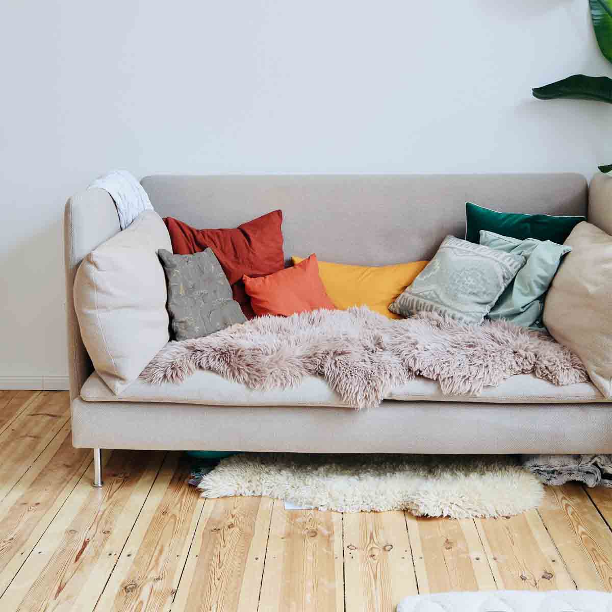 Gezondheidskussen grijs met gouden planten