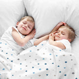 Therapiedekens beddengoed set wit met kleine blauwe vormen