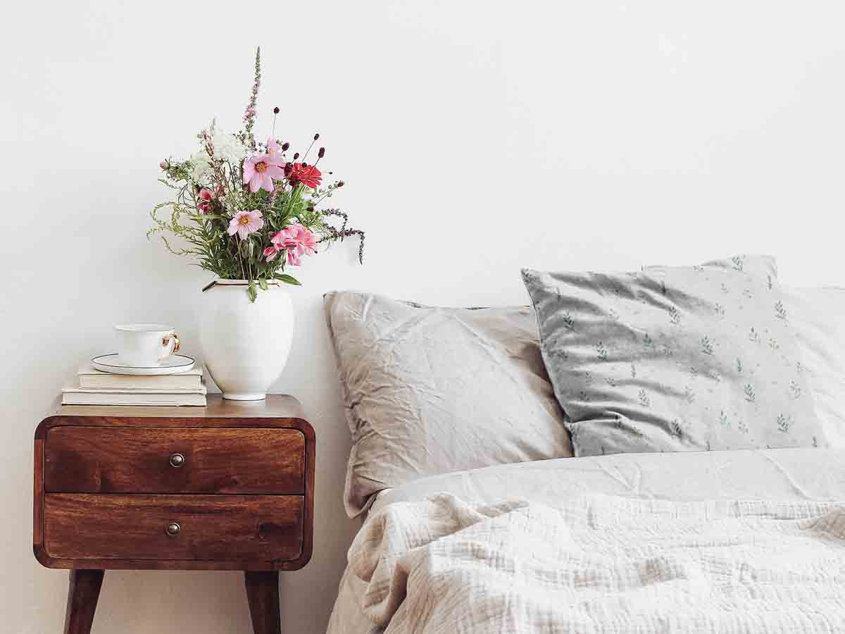 Gezondheidskussen wit met lentebloemen