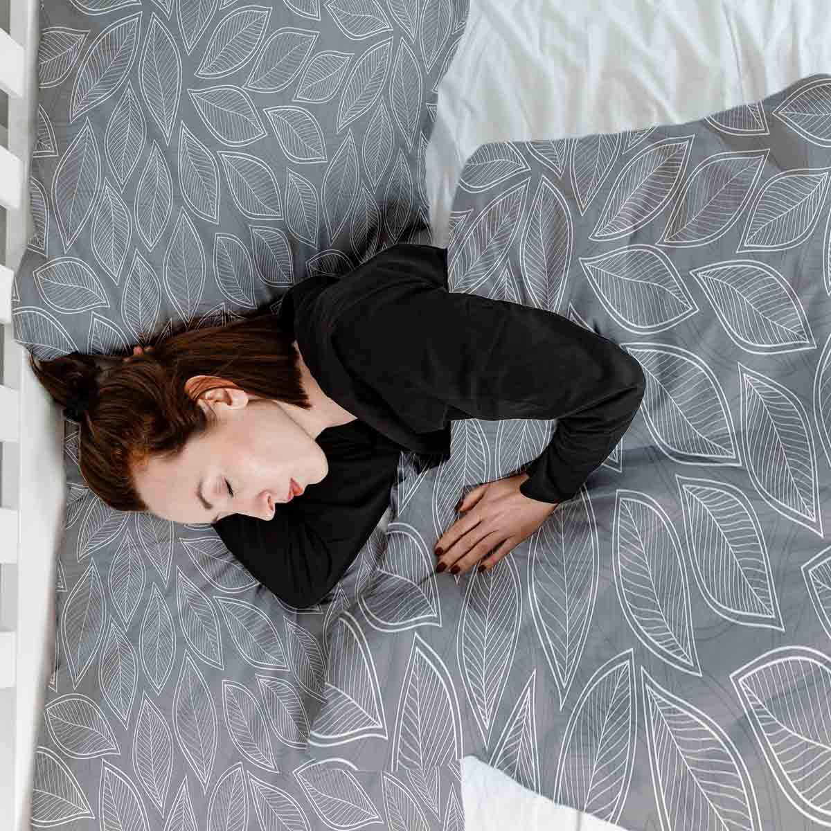 Therapiedekens beddengoed set grijs met witte palmbladeren