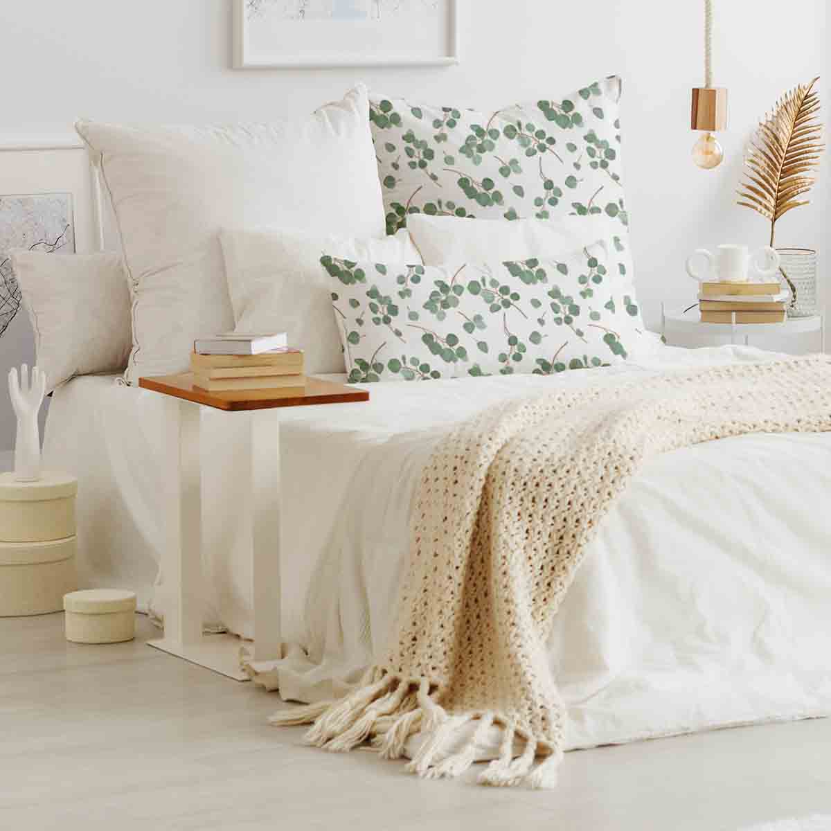 Gezondheidskussen wit met eucalyptus takken