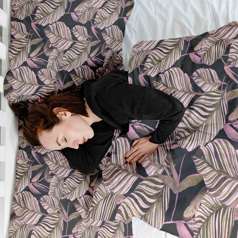 Therapiedecken beddengoed set zwart met paarse bladeren