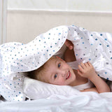 Therapiedekens beddengoed set wit met kleine blauwe vormen